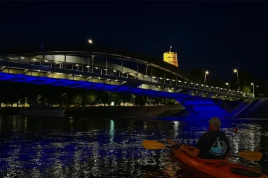 naktinis-plaukimas-nerimi-vilnius-baidarem Naktinis plaukimas Nerimi Vilniuje – miesto žiburiai